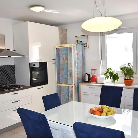 Bulimbasic Apartment *
