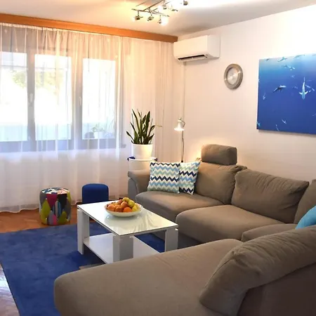 Bulimbasic Apartment Split