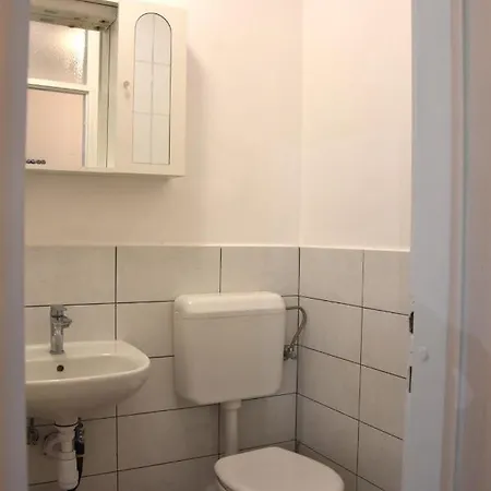 Bulimbasic Apartment Split